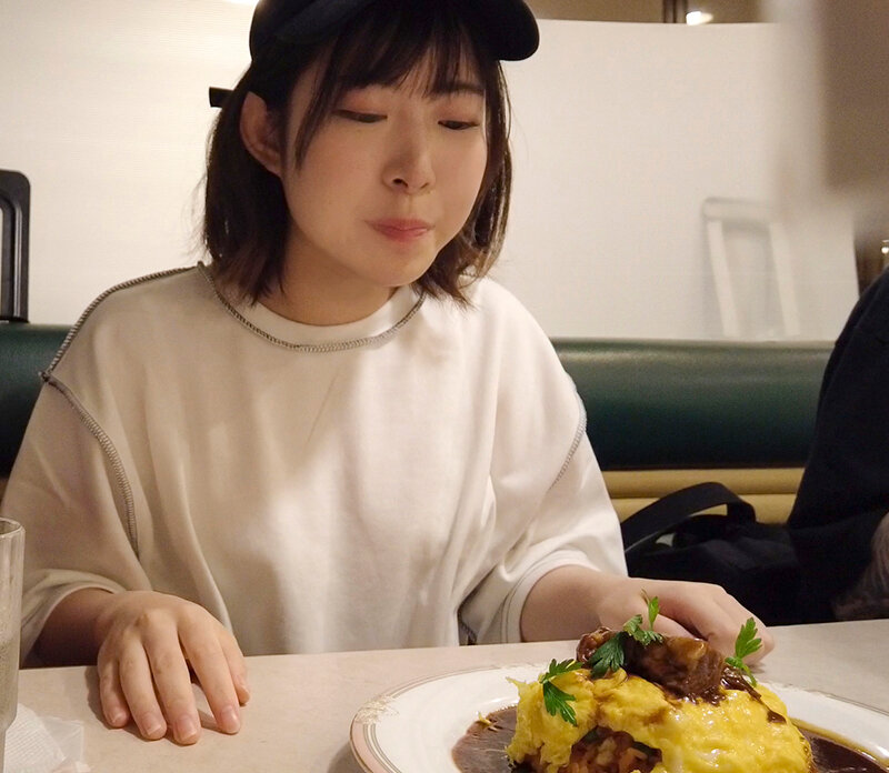 ファミレスでザーメンを飲み干す